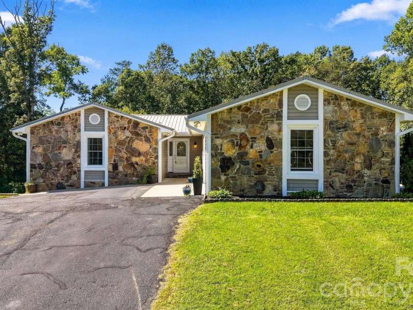 2094 South Fork Drive, Morganton, NC 28655.  MLS# CAR4428817, YatesRealty ID 53410. 