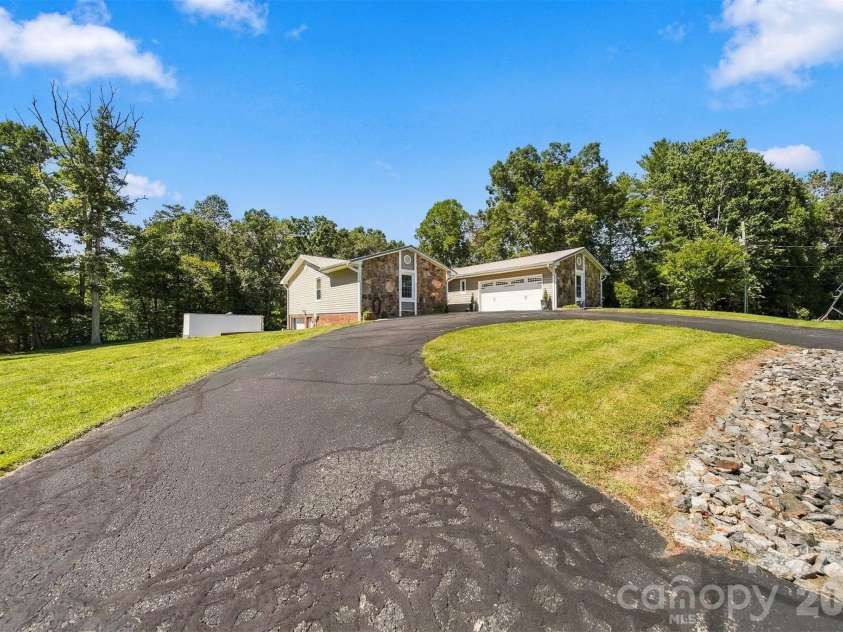 2094 South Fork Drive, Morganton, NC 28655.  MLS# CAR4428817, YatesRealty ID 53410. 