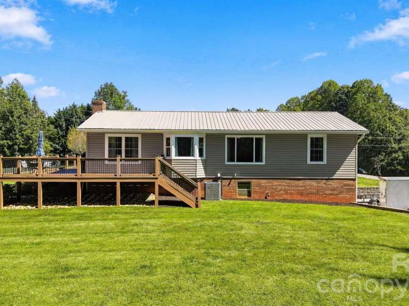 2094 South Fork Drive, Morganton, NC 28655.  MLS# CAR4428817, YatesRealty ID 53410. 