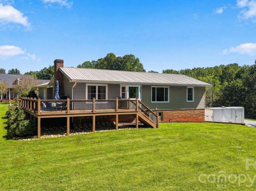 2094 South Fork Drive, Morganton, NC 28655.  MLS# CAR4428817, YatesRealty ID 53410. 