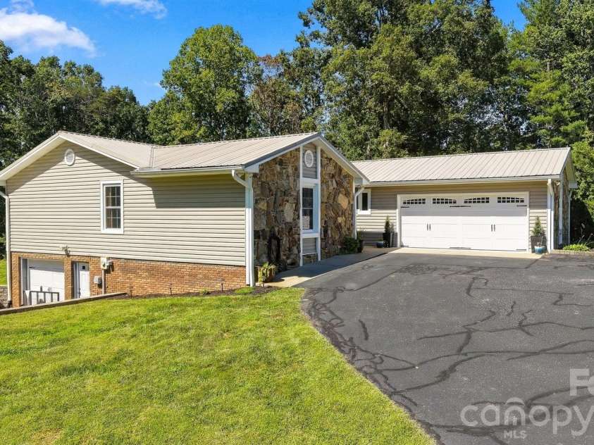 2094 South Fork Drive, Morganton, NC 28655.  MLS# CAR4428817, YatesRealty ID 53410. 