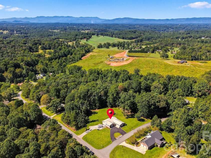 2094 South Fork Drive, Morganton, NC 28655.  MLS# CAR4428817, YatesRealty ID 53410. 