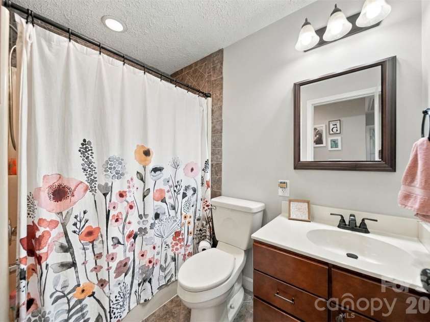 2094 South Fork Drive, Morganton, NC 28655.  MLS# CAR4428817, YatesRealty ID 53410. Full bath