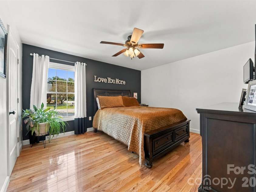 2094 South Fork Drive, Morganton, NC 28655.  MLS# CAR4428817, YatesRealty ID 53410. Primary bedroom