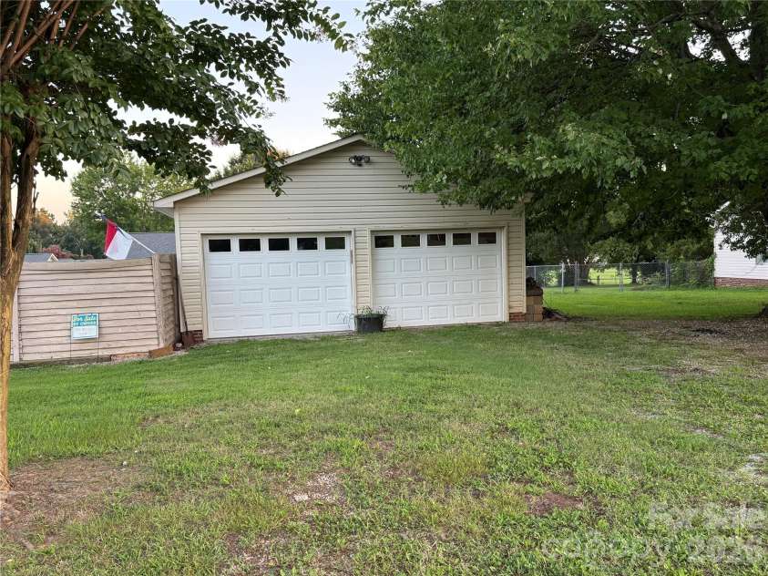 110 Red Oak Lane, Salisbury, NC 28146.  MLS# CAR4429008, YatesRealty ID 53412. Detached two car garage