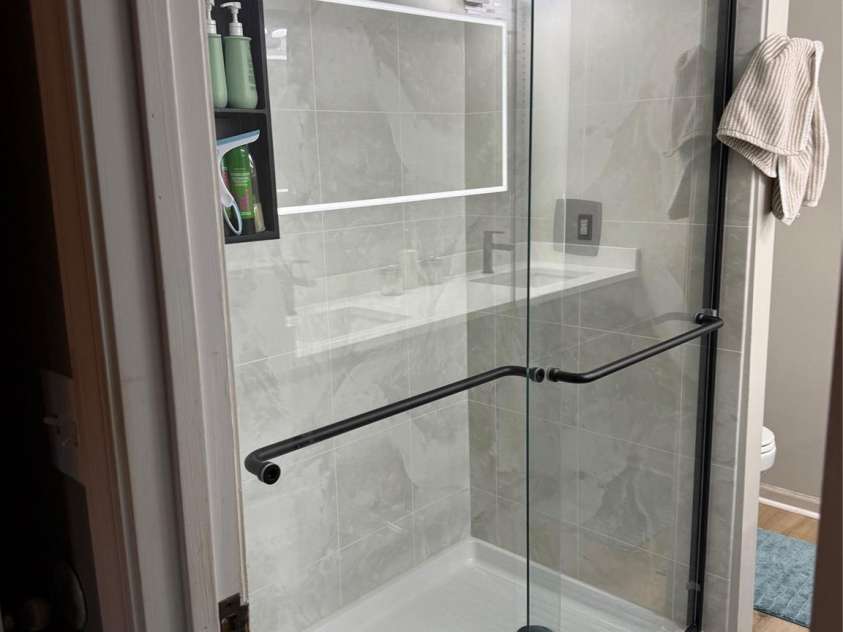 110 Red Oak Lane, Salisbury, NC 28146.  MLS# CAR4429008, YatesRealty ID 53412. Hall bathroom 2