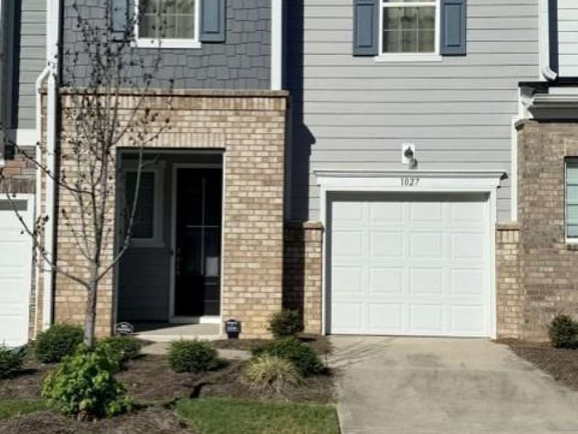 1027 Grays Mill Road, Charlotte, NC 28215.  MLS# CAR4429050, YatesRealty ID 53413. 