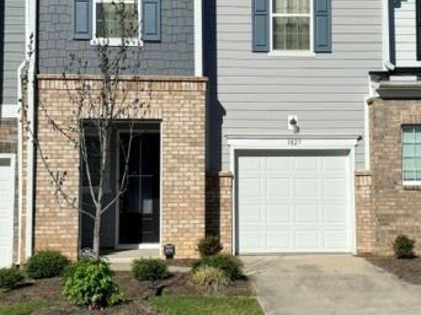 1027 Grays Mill Road, Charlotte, NC 28215.  MLS# CAR4429050, YatesRealty ID 53413. 