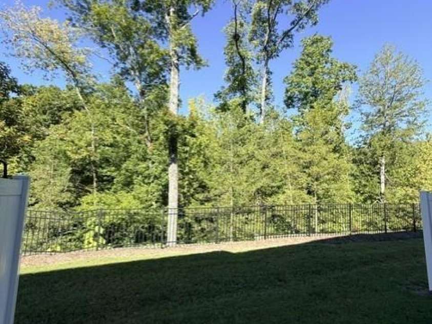 1027 Grays Mill Road, Charlotte, NC 28215.  MLS# CAR4429050, YatesRealty ID 53413. 