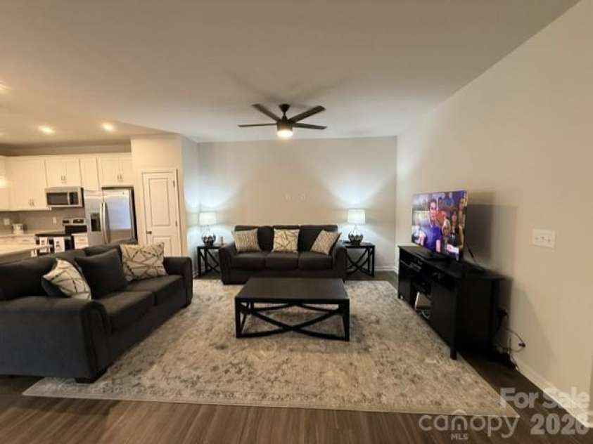 1027 Grays Mill Road, Charlotte, NC 28215.  MLS# CAR4429050, YatesRealty ID 53413. 