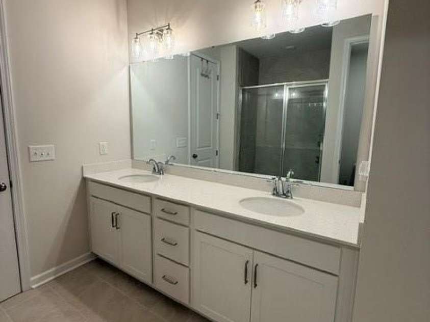1027 Grays Mill Road, Charlotte, NC 28215.  MLS# CAR4429050, YatesRealty ID 53413. Primary bath