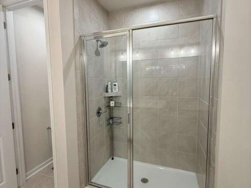 1027 Grays Mill Road, Charlotte, NC 28215.  MLS# CAR4429050, YatesRealty ID 53413. Primary bath