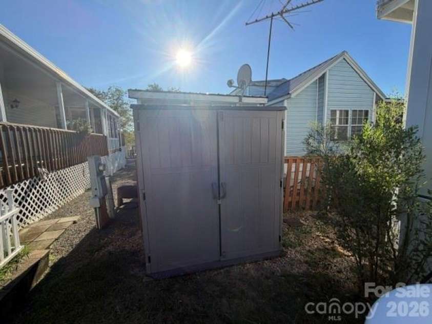 325 Mount View Lane, New London, NC 28127.  MLS# CAR4429063, YatesRealty ID 53414. 