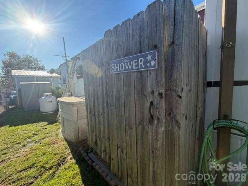 325 Mount View Lane, New London, NC 28127.  MLS# CAR4429063, YatesRealty ID 53414. 