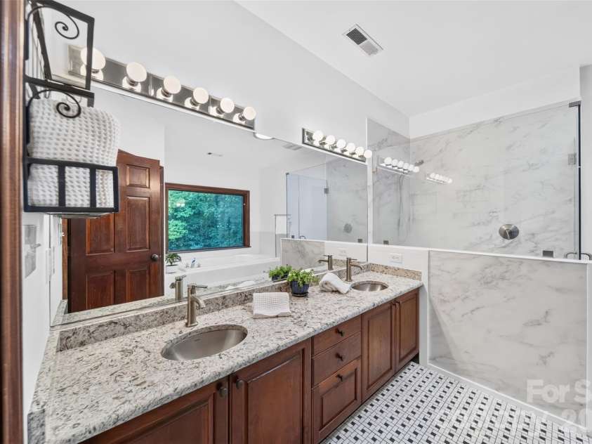 8619 Cedar Knoll Drive, Waxhaw, NC 28173.  MLS# CAR4424655, YatesRealty ID 53415. 