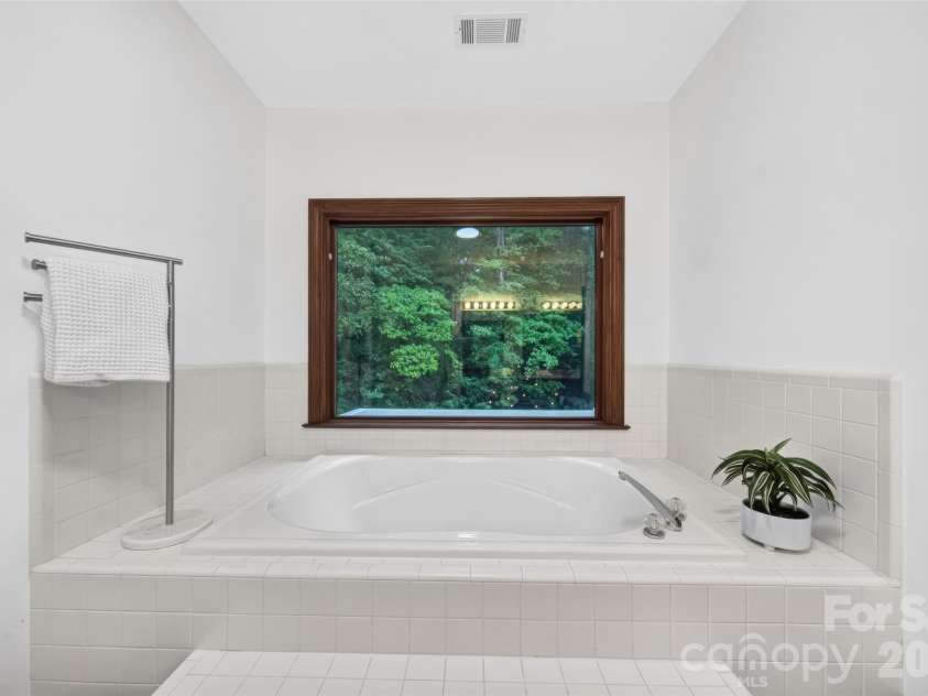 8619 Cedar Knoll Drive, Waxhaw, NC 28173.  MLS# CAR4424655, YatesRealty ID 53415. 