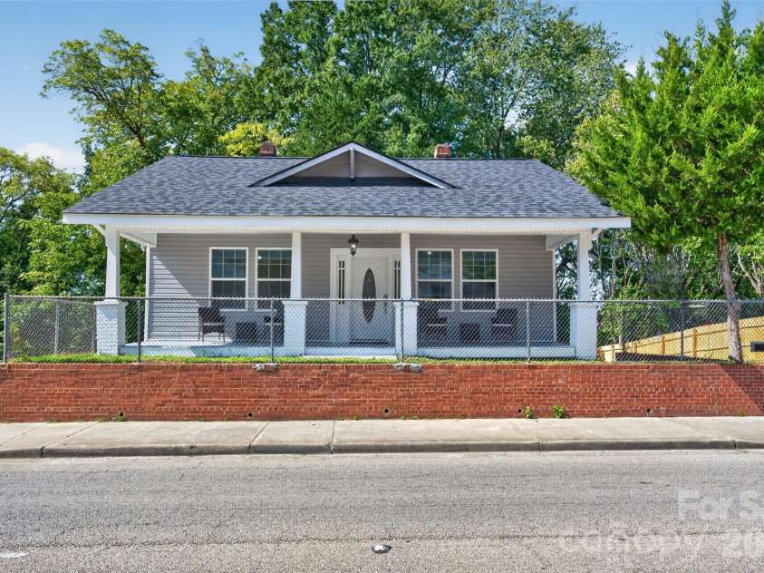 406 Market Street, Lancaster, SC 29720.  MLS# CAR4421298, YatesRealty ID 53418. 