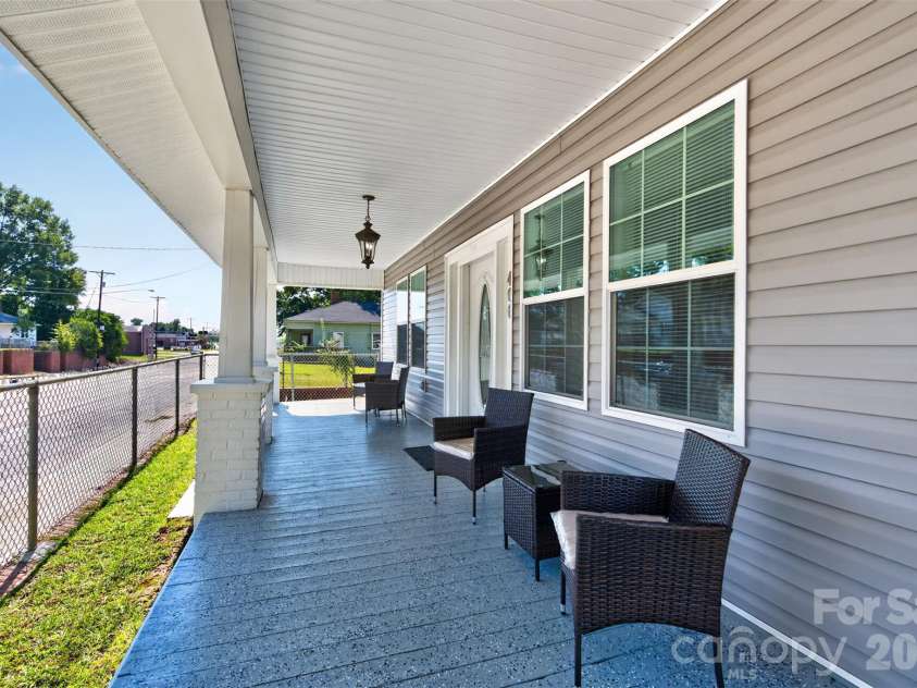 406 Market Street, Lancaster, SC 29720.  MLS# CAR4421298, YatesRealty ID 53418. 