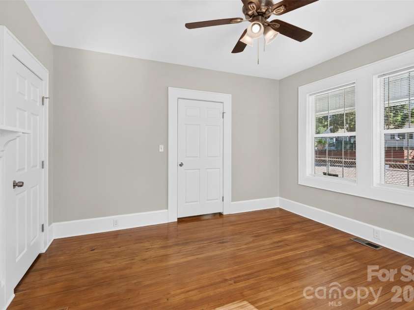 406 Market Street, Lancaster, SC 29720.  MLS# CAR4421298, YatesRealty ID 53418. 