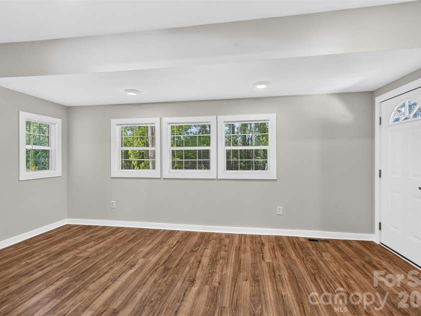 406 Market Street, Lancaster, SC 29720.  MLS# CAR4421298, YatesRealty ID 53418. 