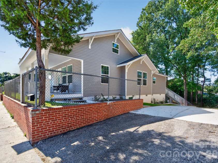 406 Market Street, Lancaster, SC 29720.  MLS# CAR4421298, YatesRealty ID 53418. 