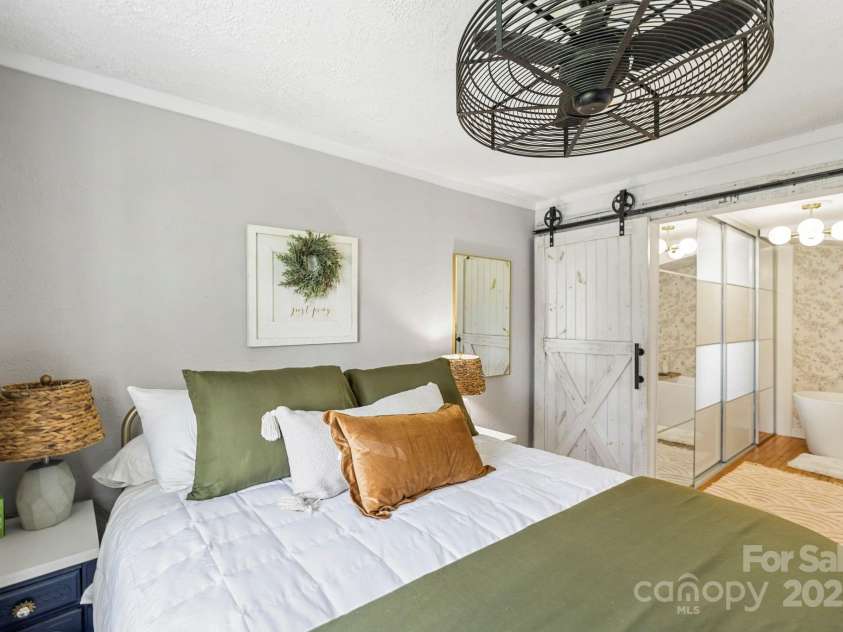 2024 Gilliam Mountain Road, Hendersonville, NC 28792.  MLS# CAR4244277, YatesRealty ID 5342. 