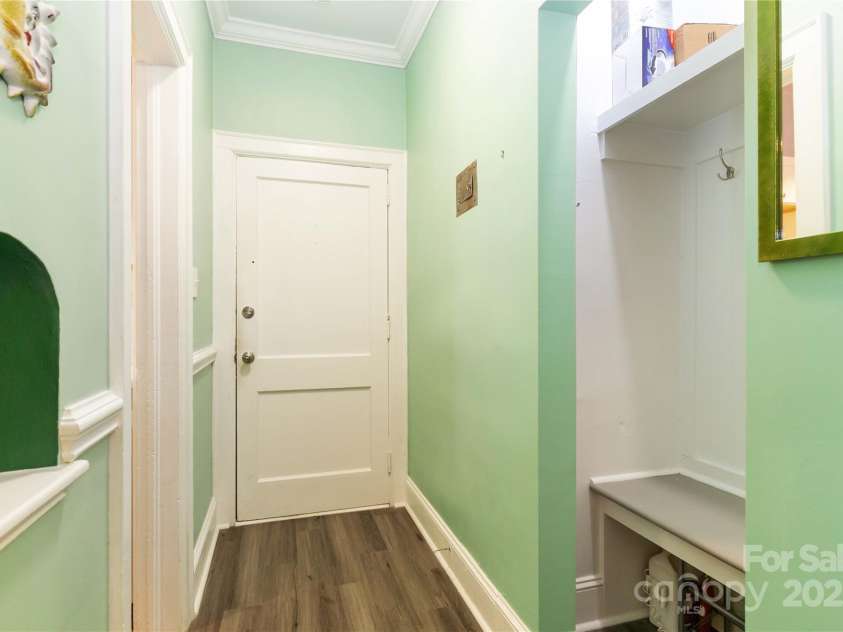 811 Morehead Street, Charlotte, NC 28202.  MLS# CAR4296917, YatesRealty ID 5342. 