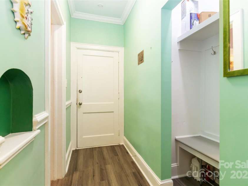 811 Morehead Street, Charlotte, NC 28202.  MLS# CAR4296917, YatesRealty ID 5342. 