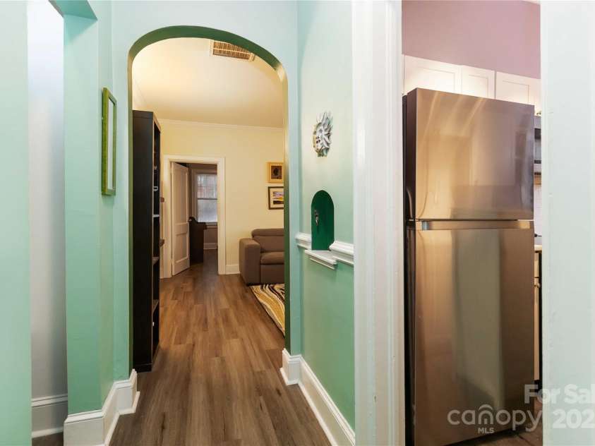 811 Morehead Street, Charlotte, NC 28202.  MLS# CAR4296917, YatesRealty ID 5342. 
