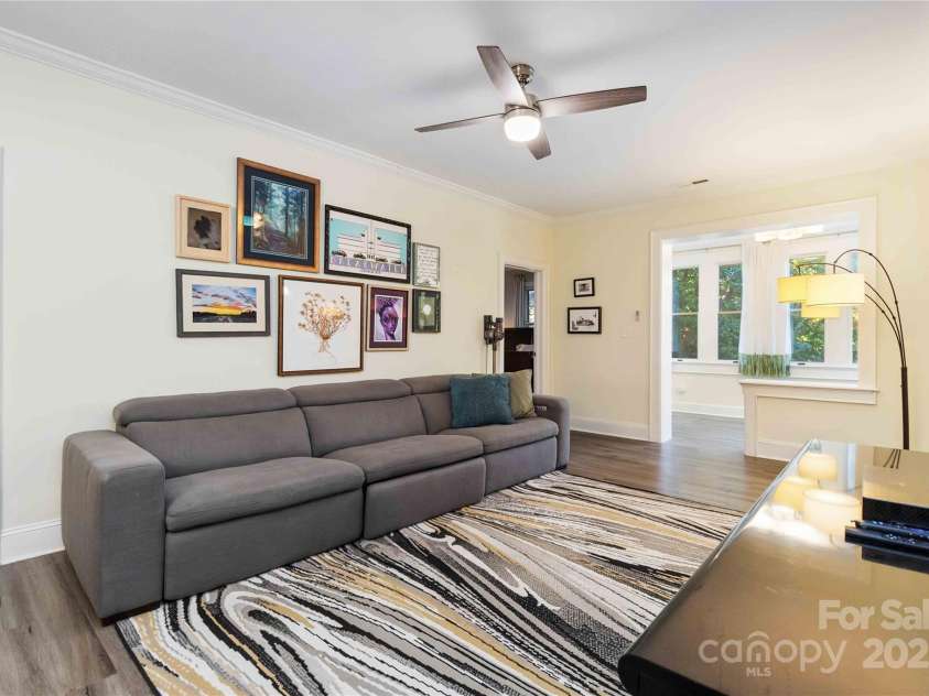 811 Morehead Street, Charlotte, NC 28202.  MLS# CAR4296917, YatesRealty ID 5342. 