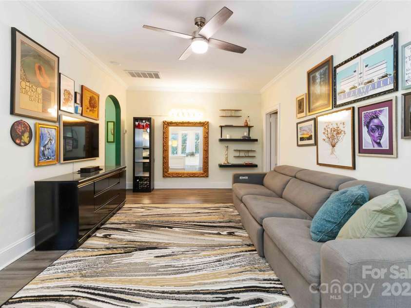 811 Morehead Street, Charlotte, NC 28202.  MLS# CAR4296917, YatesRealty ID 5342. 