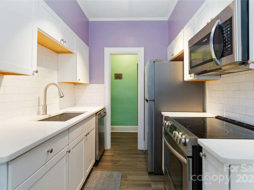 811 Morehead Street, Charlotte, NC 28202.  MLS# CAR4296917, YatesRealty ID 5342. 