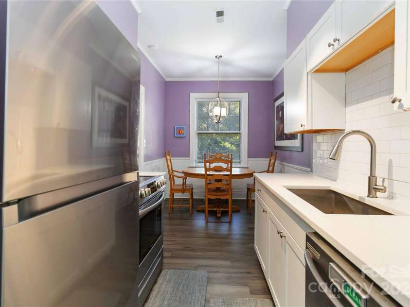 811 Morehead Street, Charlotte, NC 28202.  MLS# CAR4296917, YatesRealty ID 5342. 