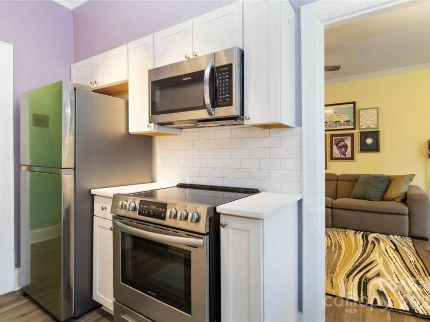 811 Morehead Street, Charlotte, NC 28202.  MLS# CAR4296917, YatesRealty ID 5342. 