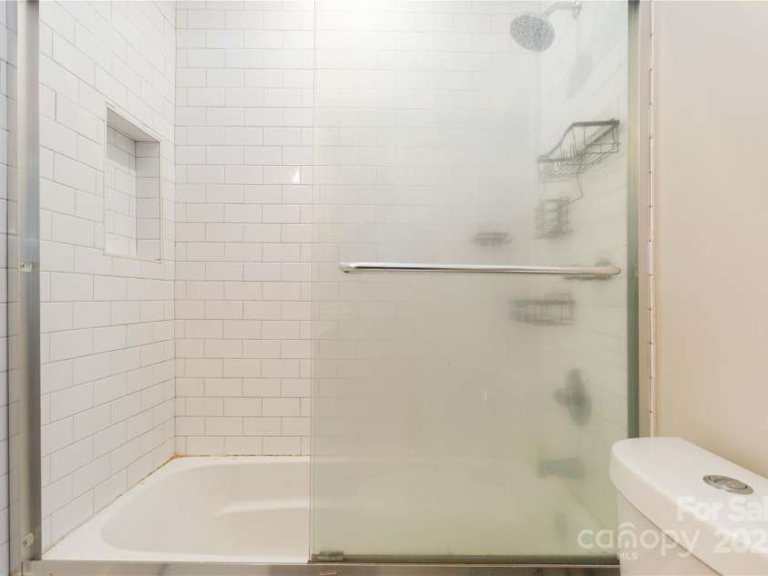 811 Morehead Street, Charlotte, NC 28202.  MLS# CAR4296917, YatesRealty ID 5342. 