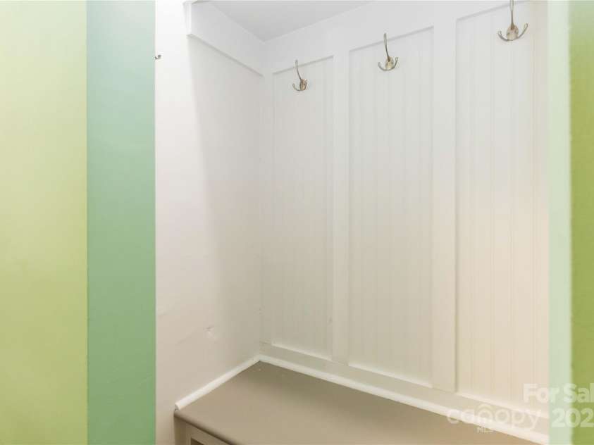 811 Morehead Street, Charlotte, NC 28202.  MLS# CAR4296917, YatesRealty ID 5342. 