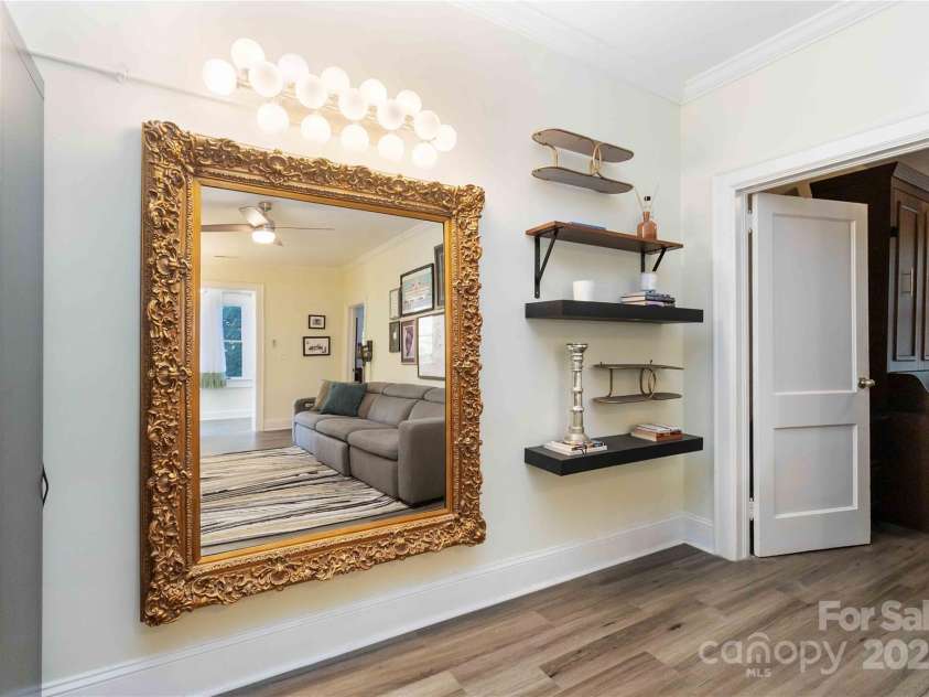811 Morehead Street, Charlotte, NC 28202.  MLS# CAR4296917, YatesRealty ID 5342. 