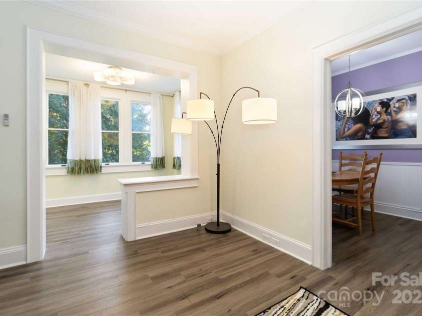 811 Morehead Street, Charlotte, NC 28202.  MLS# CAR4296917, YatesRealty ID 5342. 