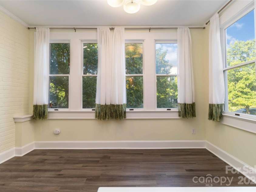 811 Morehead Street, Charlotte, NC 28202.  MLS# CAR4296917, YatesRealty ID 5342. 