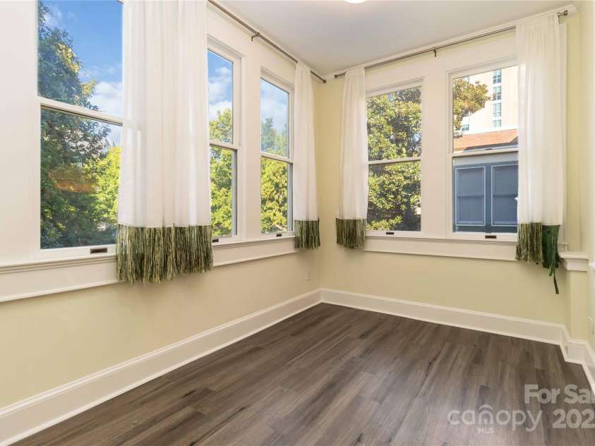 811 Morehead Street, Charlotte, NC 28202.  MLS# CAR4296917, YatesRealty ID 5342. 