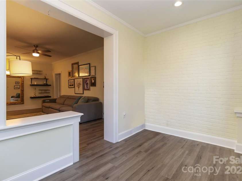 811 Morehead Street, Charlotte, NC 28202.  MLS# CAR4296917, YatesRealty ID 5342. 