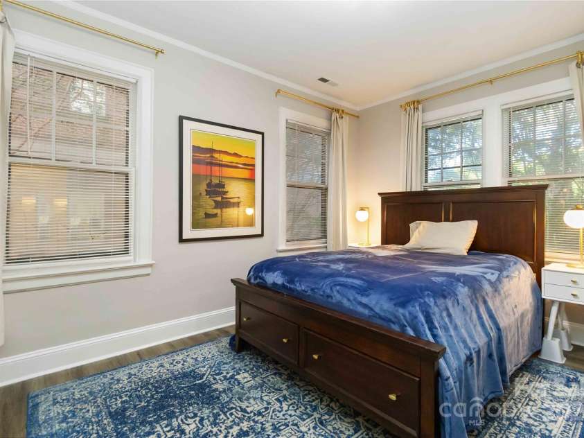 811 Morehead Street, Charlotte, NC 28202.  MLS# CAR4296917, YatesRealty ID 5342. 