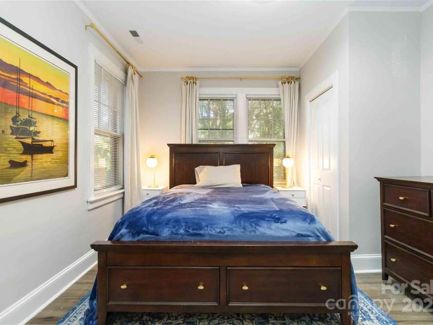 811 Morehead Street, Charlotte, NC 28202.  MLS# CAR4296917, YatesRealty ID 5342. 