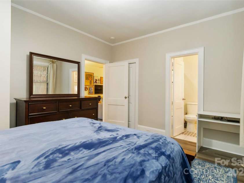 811 Morehead Street, Charlotte, NC 28202.  MLS# CAR4296917, YatesRealty ID 5342. 