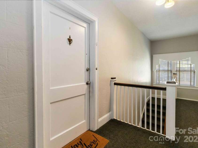 811 Morehead Street, Charlotte, NC 28202.  MLS# CAR4296917, YatesRealty ID 5342. 