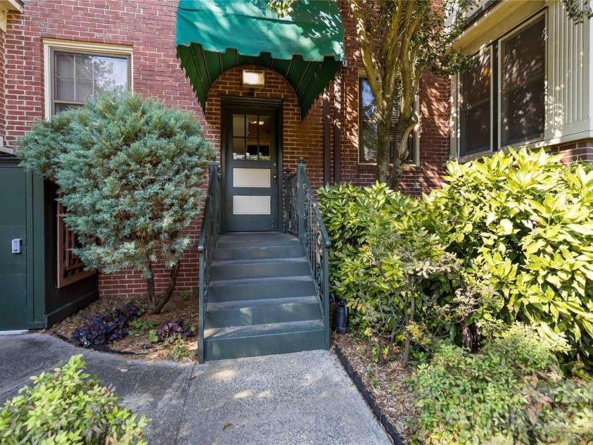 811 Morehead Street, Charlotte, NC 28202.  MLS# CAR4296917, YatesRealty ID 5342. 