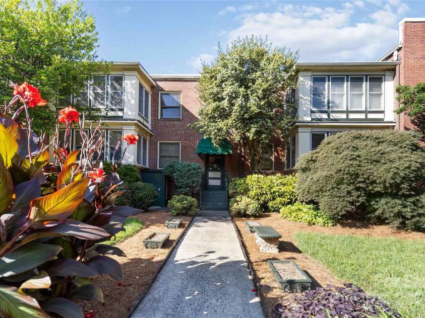 811 Morehead Street, Charlotte, NC 28202.  MLS# CAR4296917, YatesRealty ID 5342. 