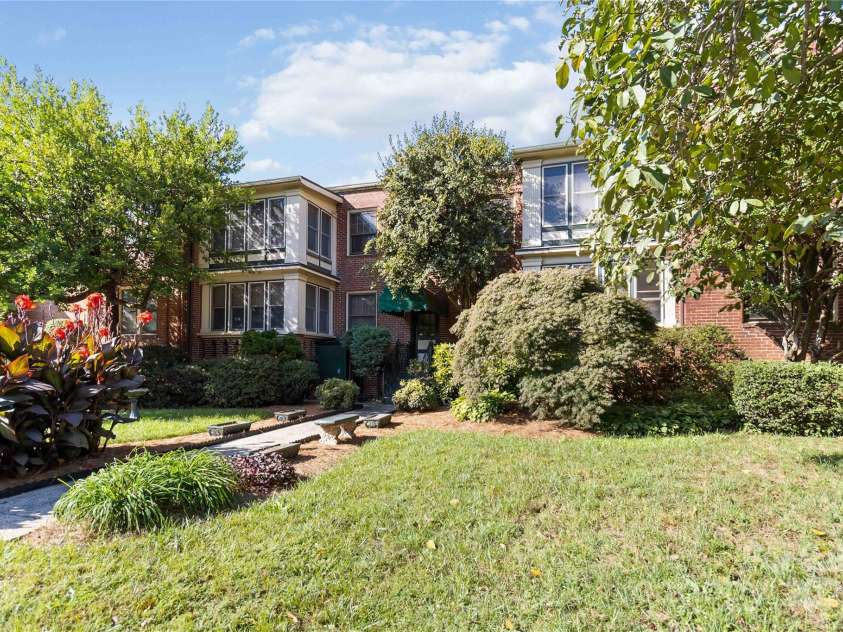 811 Morehead Street, Charlotte, NC 28202.  MLS# CAR4296917, YatesRealty ID 5342. 