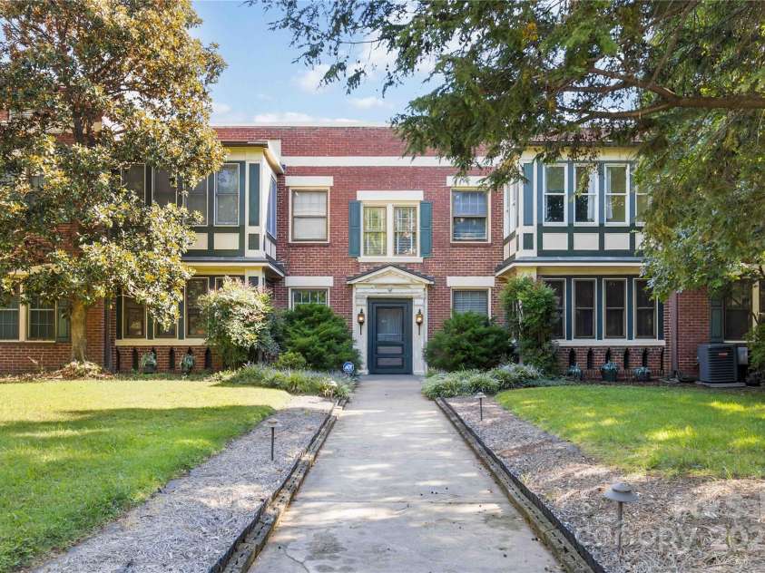 811 Morehead Street, Charlotte, NC 28202.  MLS# CAR4296917, YatesRealty ID 5342. 