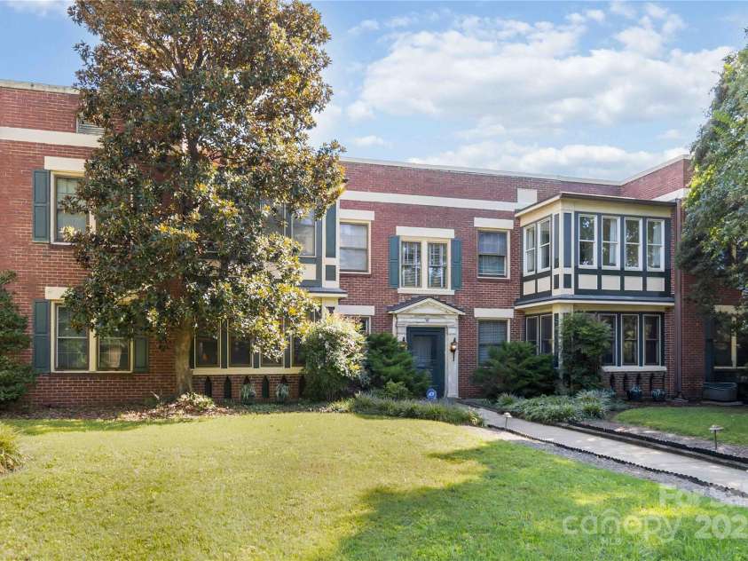 811 Morehead Street, Charlotte, NC 28202.  MLS# CAR4296917, YatesRealty ID 5342. 
